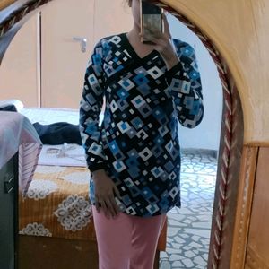 M Size Graphical Warm Top