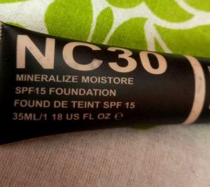 Beauzy NC30 Mineralize Moisture Foundation