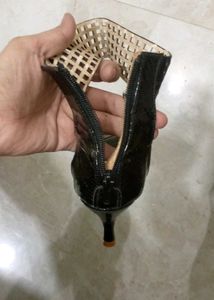 Chic Black Sandals👡