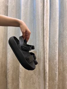 BLACK KOREAN SANDALS