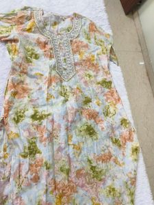 Avaasa Kurthi Set