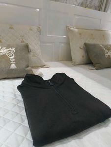 Stylish Black Sweatshirt