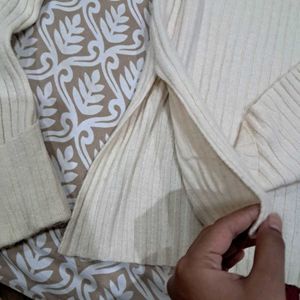 Ribbed V-Neck Knitted Top