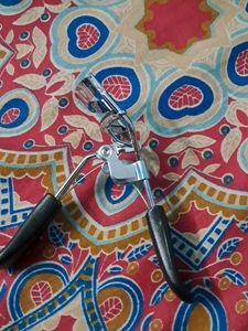 Premium Eyelash Curler From Vega