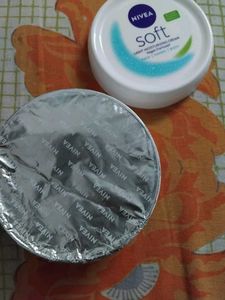 Nivea Soft Moisturizing Cream
