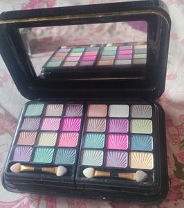 NEW Makeup Box( Original Price 1300rs)