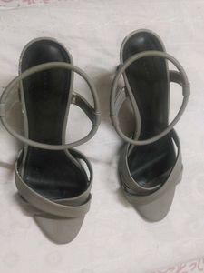 Elegant Heels of size in Indian 37