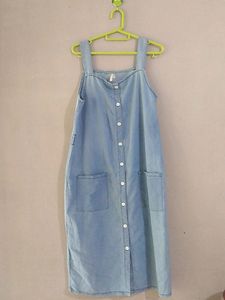 Denim Pinafore, Blue Colour, Sleevless, White Buttons, With Two Pockets(robe Included)