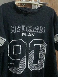 Black Graphic Print T-Shirt. size M