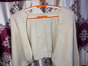 Cropped Cardigan - Cozy &amp; Stylish