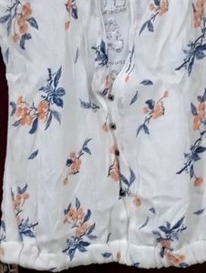 White &amp; Blue Women&#39;s Top In Georgette Fabric