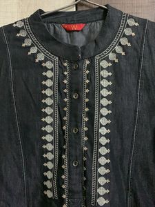 Black Aline Kurthi With Thread Work