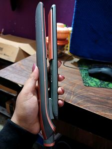 Vega Hair Straightener