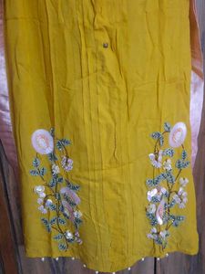 Emboides Kurta With Beads On Sleeves
