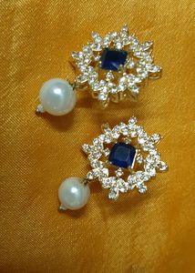 Allure Glittering Women Necklace And Earrings