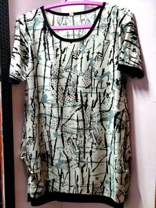 Patterned top with crystals