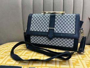 WOMENS BAG WITH SLING