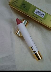 Myglamm ultimate matte lipstick and my glamm lip crayon