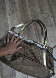Gucci Gold Metallic Monogram Abbey Dring Toet