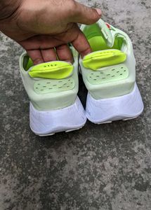 Nike Air Zoom Tempo NEXT% Flyease - Size 6