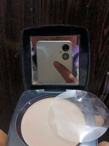 Elle 18 Lasting Glow Compact