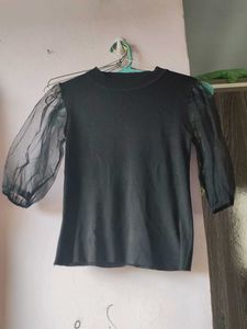 Black Body Fitted Crop Top With Neted Sleeves