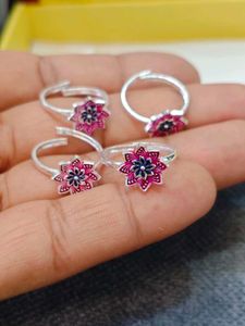 Buy pure silver toe rings at wholesale prices.