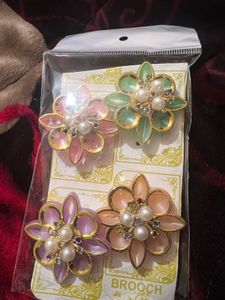Floral Brooch Set