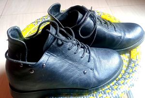 TRENDING WOMAN BOOTS