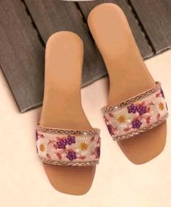 Trendy Embroidered Flats Factory Price