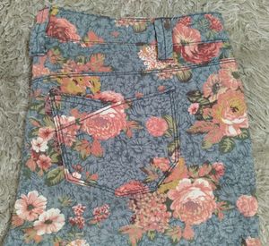 👖🌸 UK2LA Floral Print Jeans