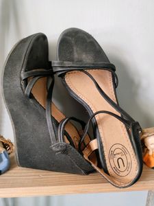 Black Wedge Heel 👠