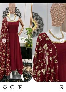 New/Unused Sleeveless Embroidered Gown Set