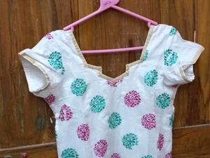 Gently Used White With Floral Embroidery Kurti