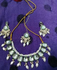 Elegant Kundan Jewelry Set