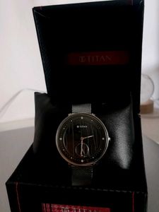 Titan neo women’s V analog watch