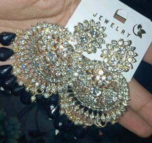 2 Earrings &amp; Artificial Nails
