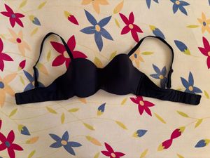 Black strapless bra