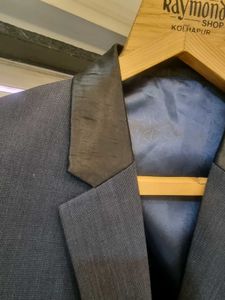 Men&#39;s Navy Blue Suit