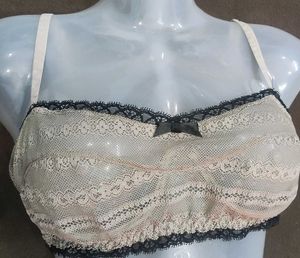 Lace Bralette with Bow Detail 🖤