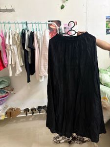 Elegant Black Midi Skirt