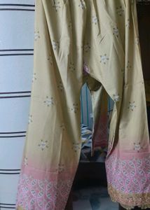 New pakistani Floral Kurta Set