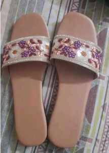 Trendy Embroidered Flats Factory Price