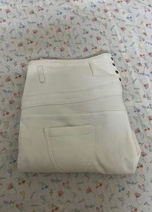 White High-Waisted Jeans