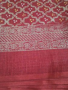 Bandhani saree foil print