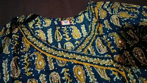 Kurta Set With Matching Dupatta Salwar)