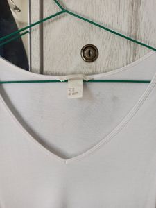 H&amp;M V Neck White Top - Size S