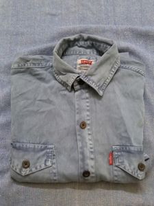 LEVI&#39;S DOUBLE POCKET GENTLY USED DENIM SHIRT.