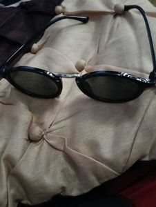 Black Retro Sunglasses