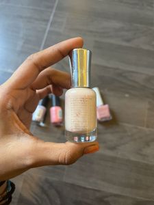 6 Pair Of Nailpolish